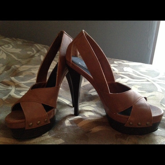 shoes/SOLD - Picture 2 of 2