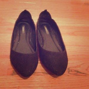 black pointed flats