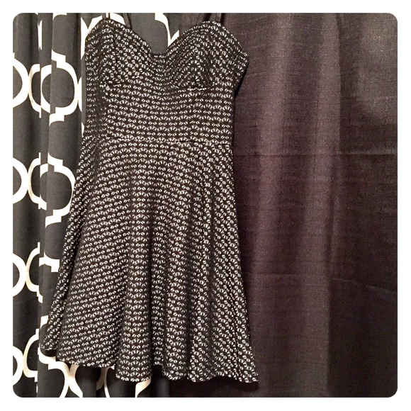 Forever 21 Dresses & Skirts - Black White Dress