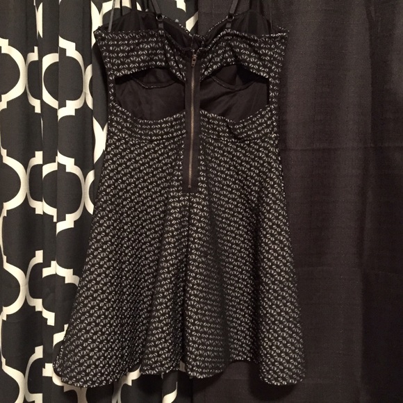 Black White Dress - Picture 2 of 3