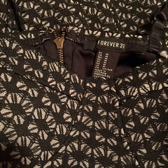 Black White Dress - Picture 3 of 3