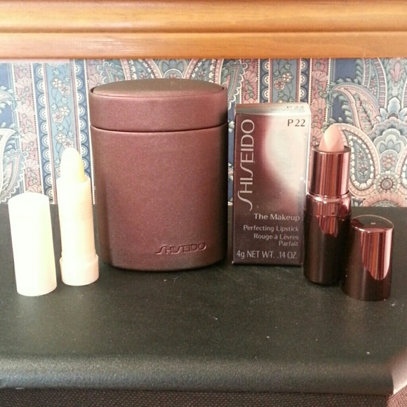 Shiseido Lipstick with lip balm & lipstick holder - Picture 1 of 4
