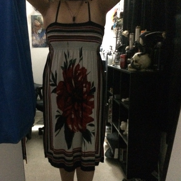 Black red and off white rose maxi dress - Picture 3 of 3