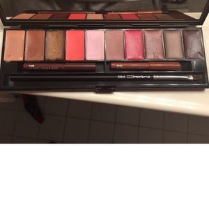 MAC lipstick palette, lip liners & brush.
