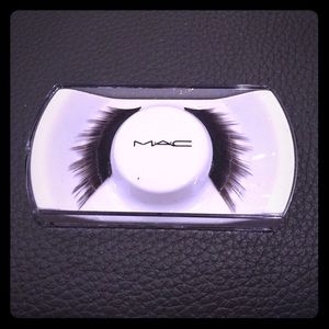MAC #42 Lashes