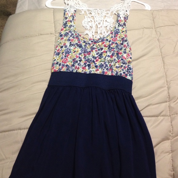 super cute spring dress:) never worn!