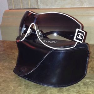 ♥️ 💯 Chanel sunglasses ♥️