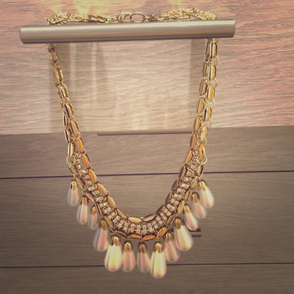Banana Republic Pearl Crystal Gold Necklace