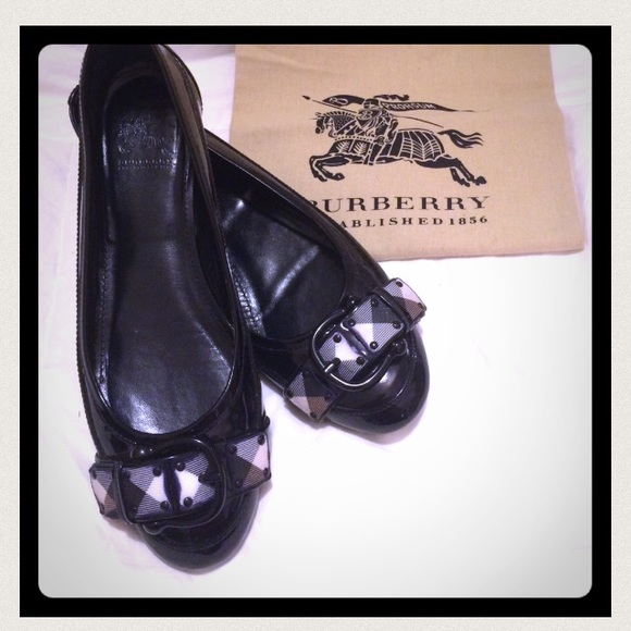 Burberry patent leather flats