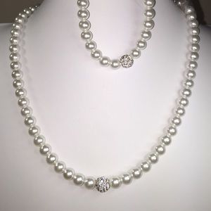 V37 White glass pearls and Swarovski 3 piece set