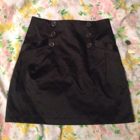 Black satin like finish skirt. Forever 21. small