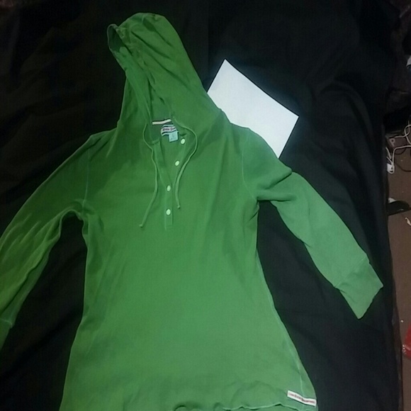 Green hooded shirt 3/4 sleeves