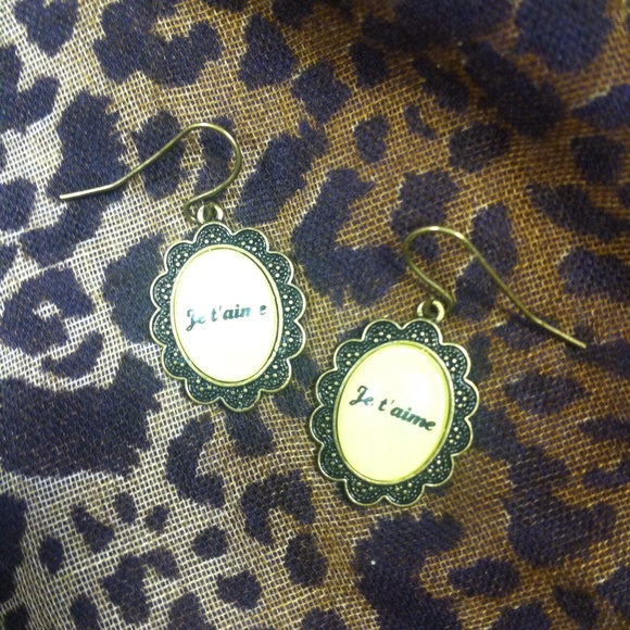 Betsey Johnson je t'aime earrings