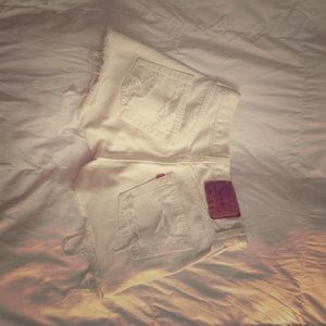 White Levi's vintage shorts