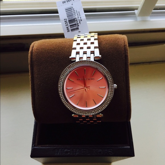 SOLD.! MICHAEL KORS SILVER WATCH NEW WITH TAG.! - Picture 2 of 4