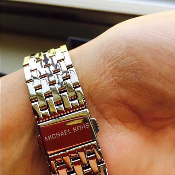 SOLD.! MICHAEL KORS SILVER WATCH NEW WITH TAG.! - Picture 4 of 4