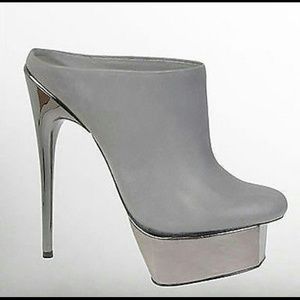 Adrienne Maloof by Charles Jourdan, Isabella clog