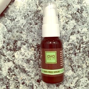 Ava Anderson anti-frizz serum