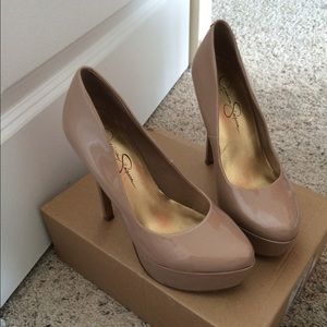 Jessica Simpson pumps