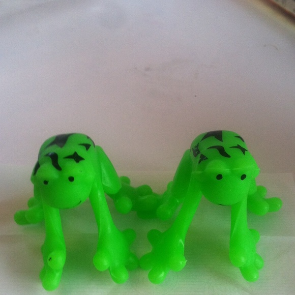 Cute green friendly in perfect condition frogs - Picture 1 of 1