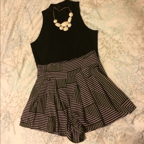 FUN striped pleated flare shorts