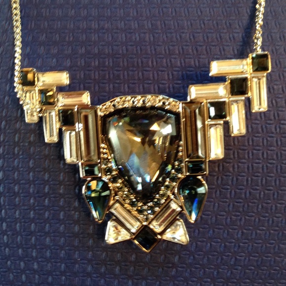 CRYSTAL NECKLACE - Picture 2 of 3