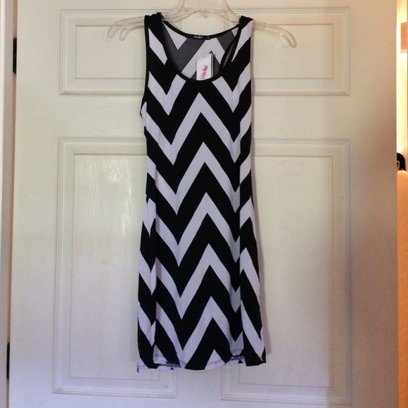 Chevron blk/white short summer dress