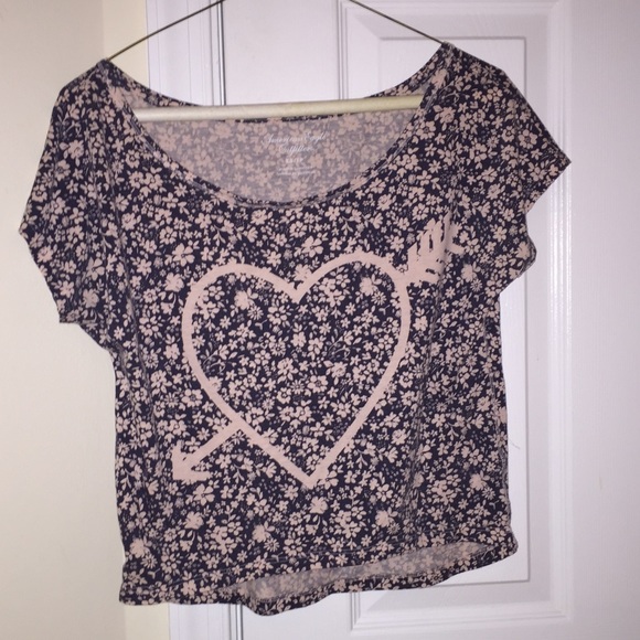 Shirt with a heart and flowers