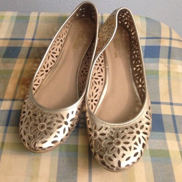 Gold flats with flower detail.