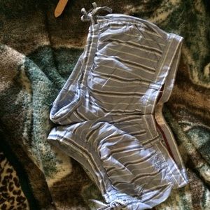 Hollister shorts like new sz 3