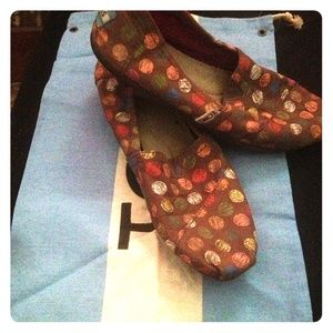 PATTERNED TOMS