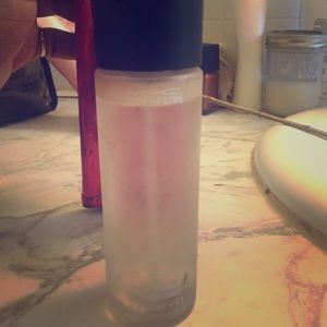 MAC finishing spray