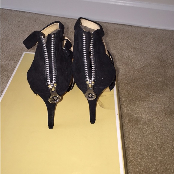 Beautiful shoe - Picture 2 of 4