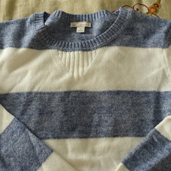 Gap lightweight sweater. 100% cotton