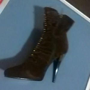 Brand new brown boots