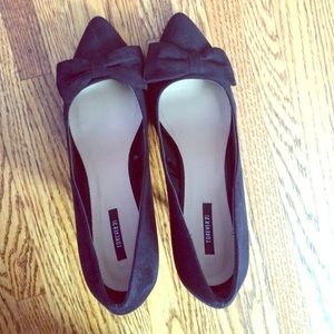 NWOT!! Adorable black heels with bow accent! 🎀