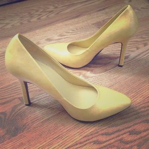 Cute mustard- yellow pumps! Never worn before!