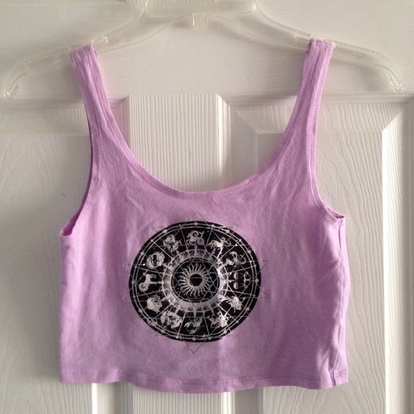 🌸LA hearts 🌸Light purple zodiac sign crop top
