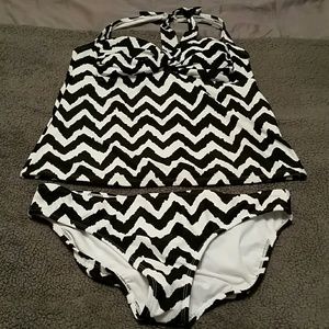 Black & White Chevron 2pcs