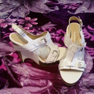 💕  Lovely White Leather Wedges...
