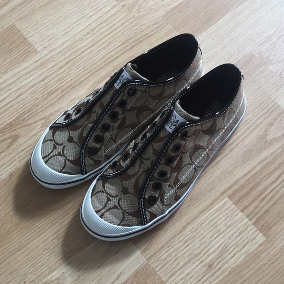 🌟COACH SIGNATURE KHAKI SLIP-ON🌟