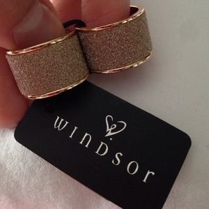 🌸WINDSOR🌸 set of 2 gold sparkly rings