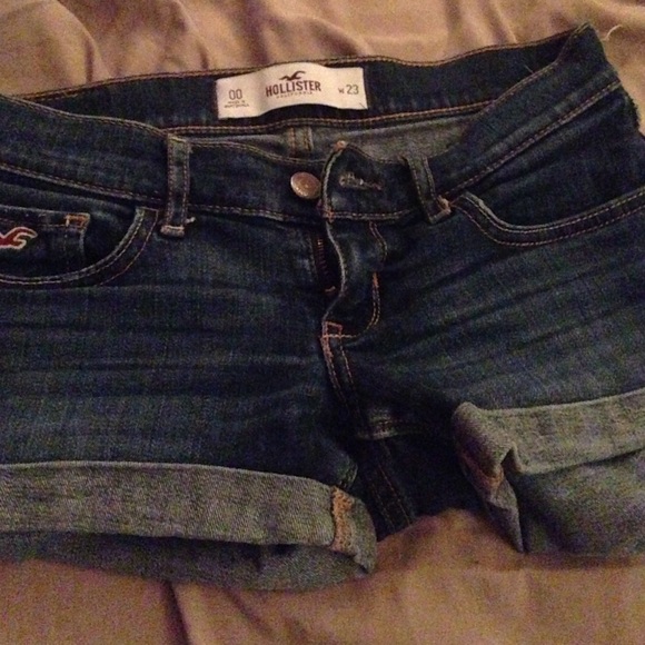 Hollister 00 shorts!