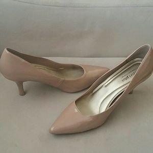 Pointy toe patent nude pumps