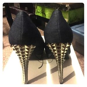 Size 8 1/2 Rachel Roy dark blue denim shoe