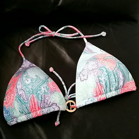 NWT Victoria's Secret triangle bikini top, size M