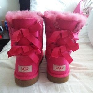 Pink bow uggs