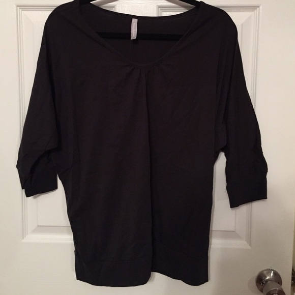 L black Hannah Anderson comfy 3/4 sleeve tee