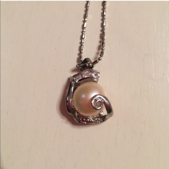 Fresh water pearl necklace pink tone