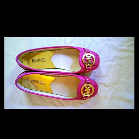 Michael Kors flats size 6